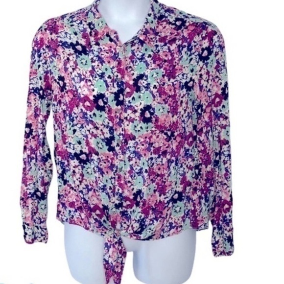 TWO by VINCE CAMUTO floral button front tie top - Picture 2 of 7